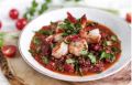 Вкусная джамбалайя из красного риса с креветками и чоризо