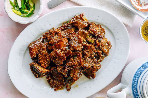 Невероятная кунжутная говядина: рецепт, который завоюет ваши вкусовые рецепторы